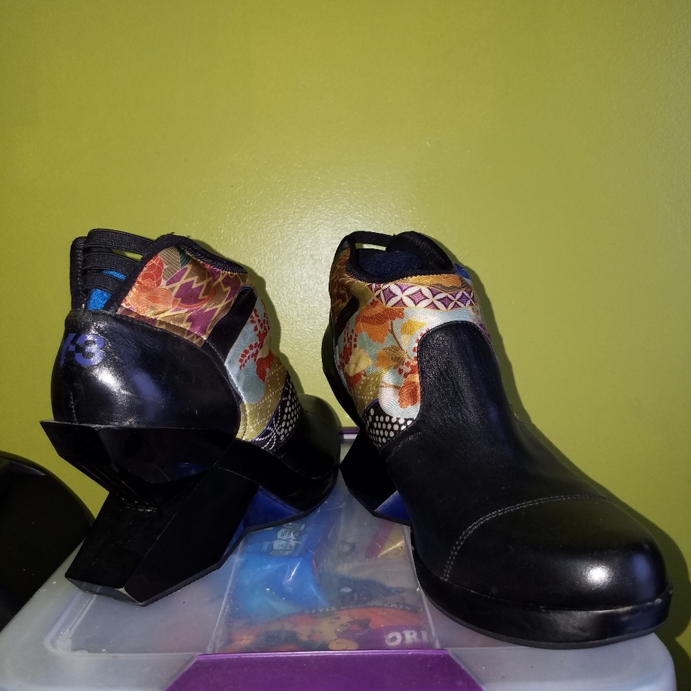 Shoes - Picture 2 of 5